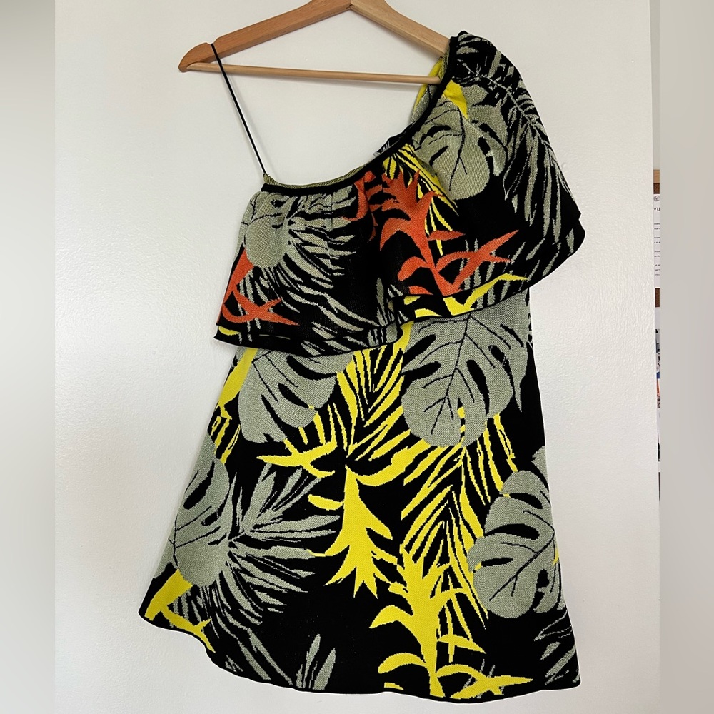 Florar dress one shoulder. Stamped in flowers, worn once. Perfect conditions.